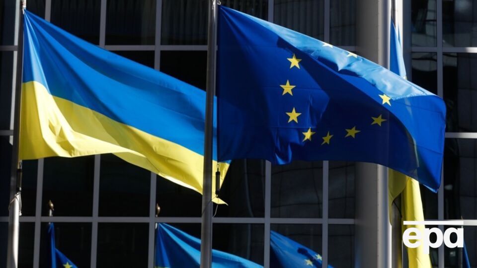 Європейський союз ухвалив рішення розпочати переговори з Україною про її вступ у ЄС і допомагатиме їй на шляху до членства, зазначили Мішель, фон дер Ляєн і Метсола