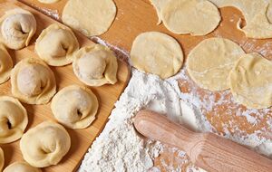 Перед формированием пельменей тесто должно постоять 20 минут
