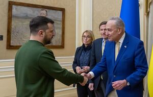 Шумер во главе делегации Сената США прибыл во Львов 23 февраля и встретился с Зеленским