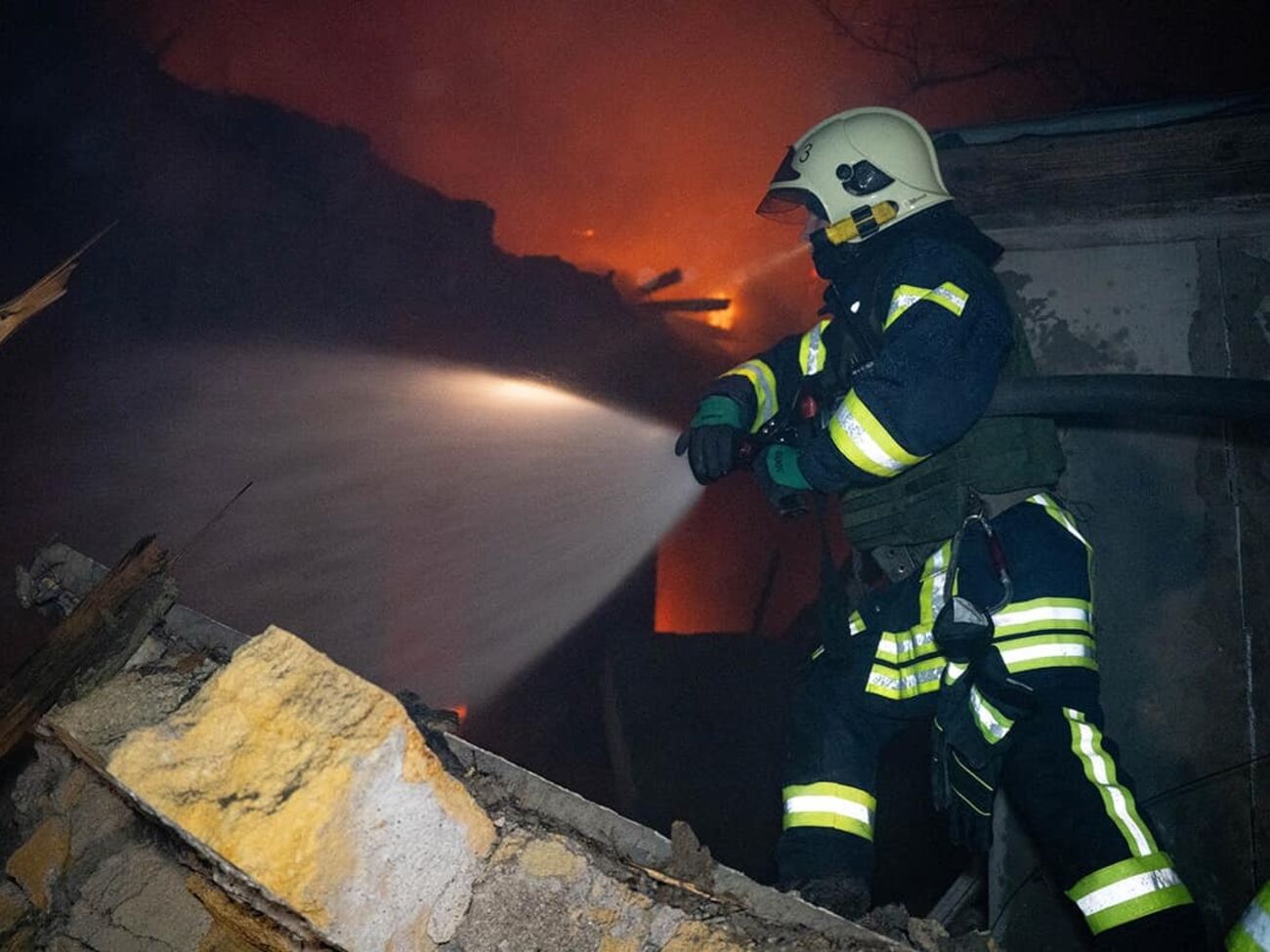Поранені у важкому стані, під завалами можуть перебувати люди