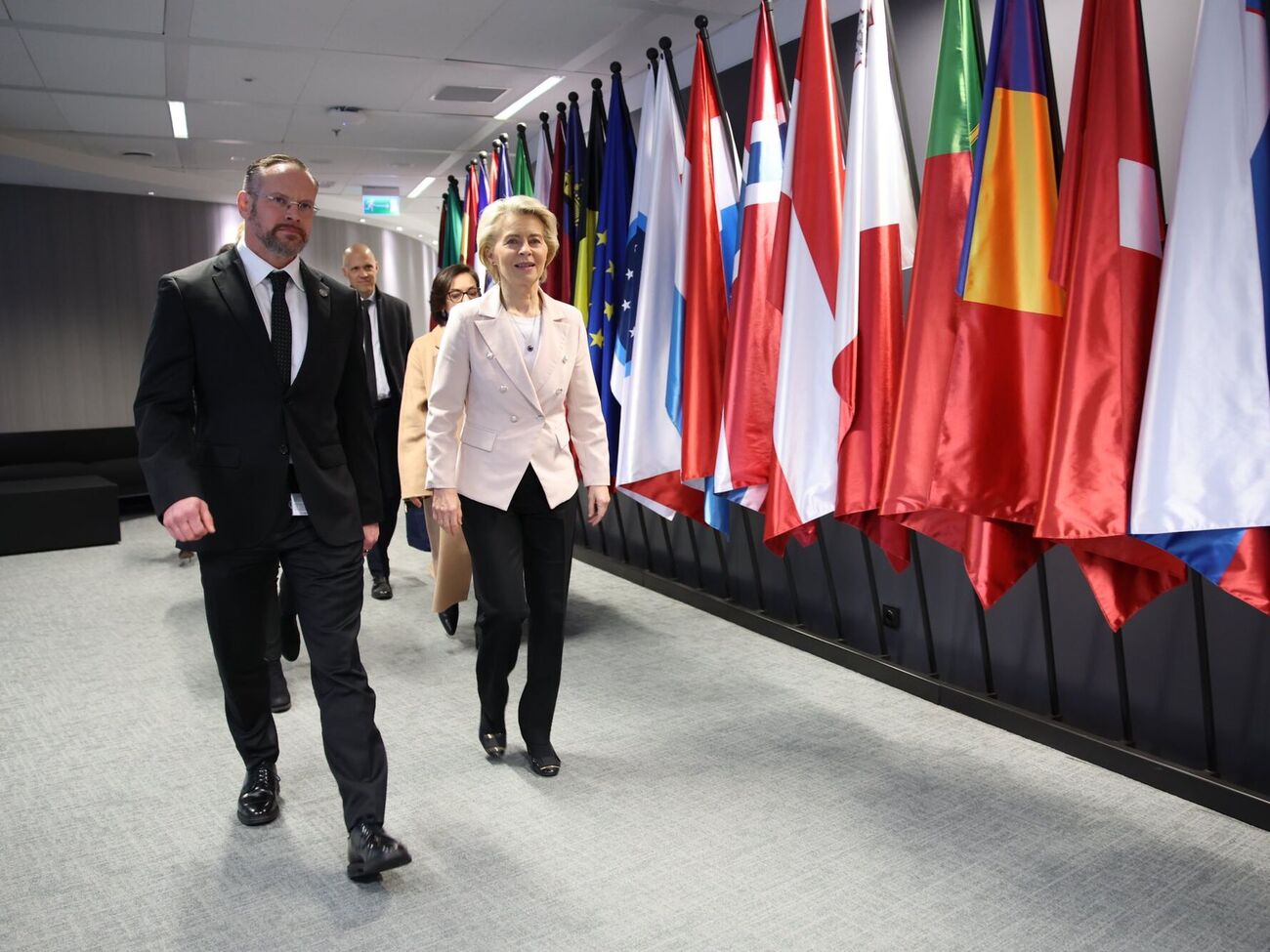 Фон дер Ляйен намерена подчеркнуть неизменную поддержку Украины со стороны ЕС, отметили СМИ