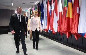 Фон дер Ляйен намерена подчеркнуть неизменную поддержку Украины со стороны ЕС, отметили СМИ