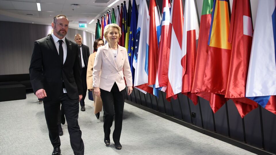 Фон дер Ляйен намерена подчеркнуть неизменную поддержку Украины со стороны ЕС, отметили СМИ