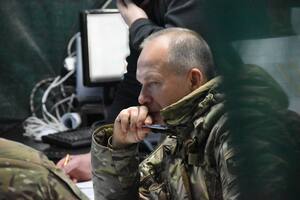 Сирський: Ми продовжуємо боротися з ворогом по всій лінії фронту