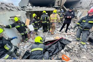 В Днепре оккупанты попали по многоэтажке и предприятию