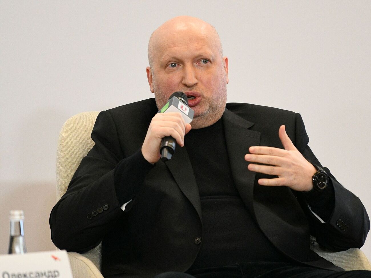 Война наглядно показала, кто свой, а кто чужой, кто отдает последнее, а кто гребет под себя из обессиленной страны