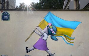 Макрон запостил фото с муралом, посвященным Украине