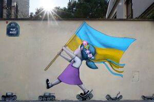 Макрон запостив фото з муралом, присвяченим Україні