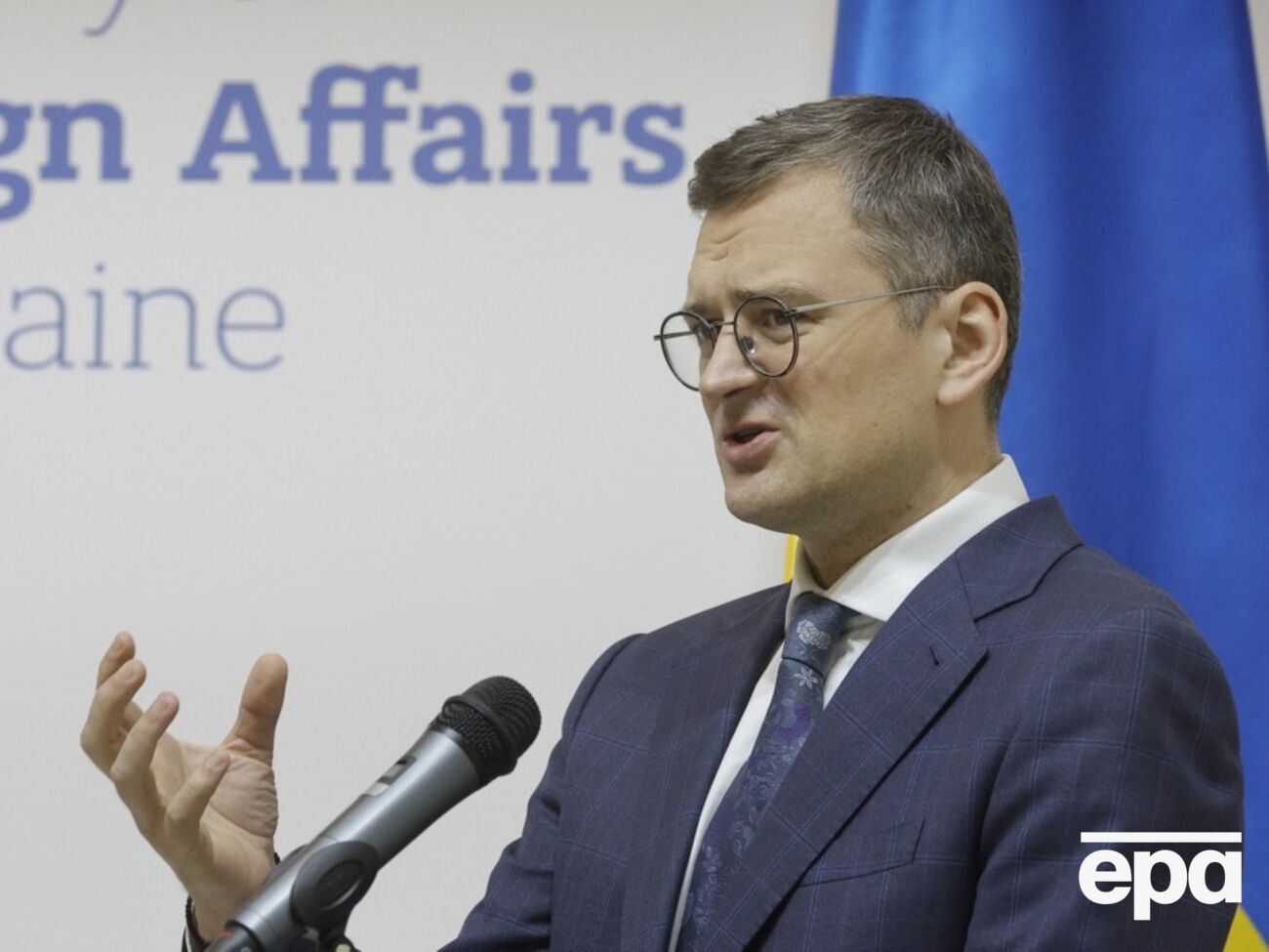 В Украину поступают снаряды, но не в достаточном количестве, отметил Кулеба