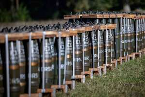 Нет такого дня, чтобы в Украину что-то не приехало из оружия, но этого все равно мало, отметил Кулеба 24 февраля