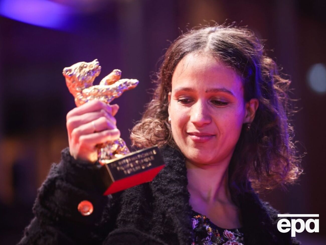 Режиссер Диоп получила "Золотого медведя" за картину "Дагомея"