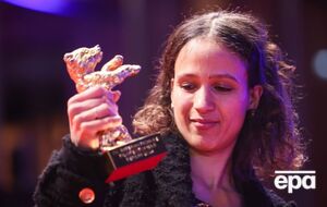 Режиссер Диоп получила "Золотого медведя" за картину "Дагомея"