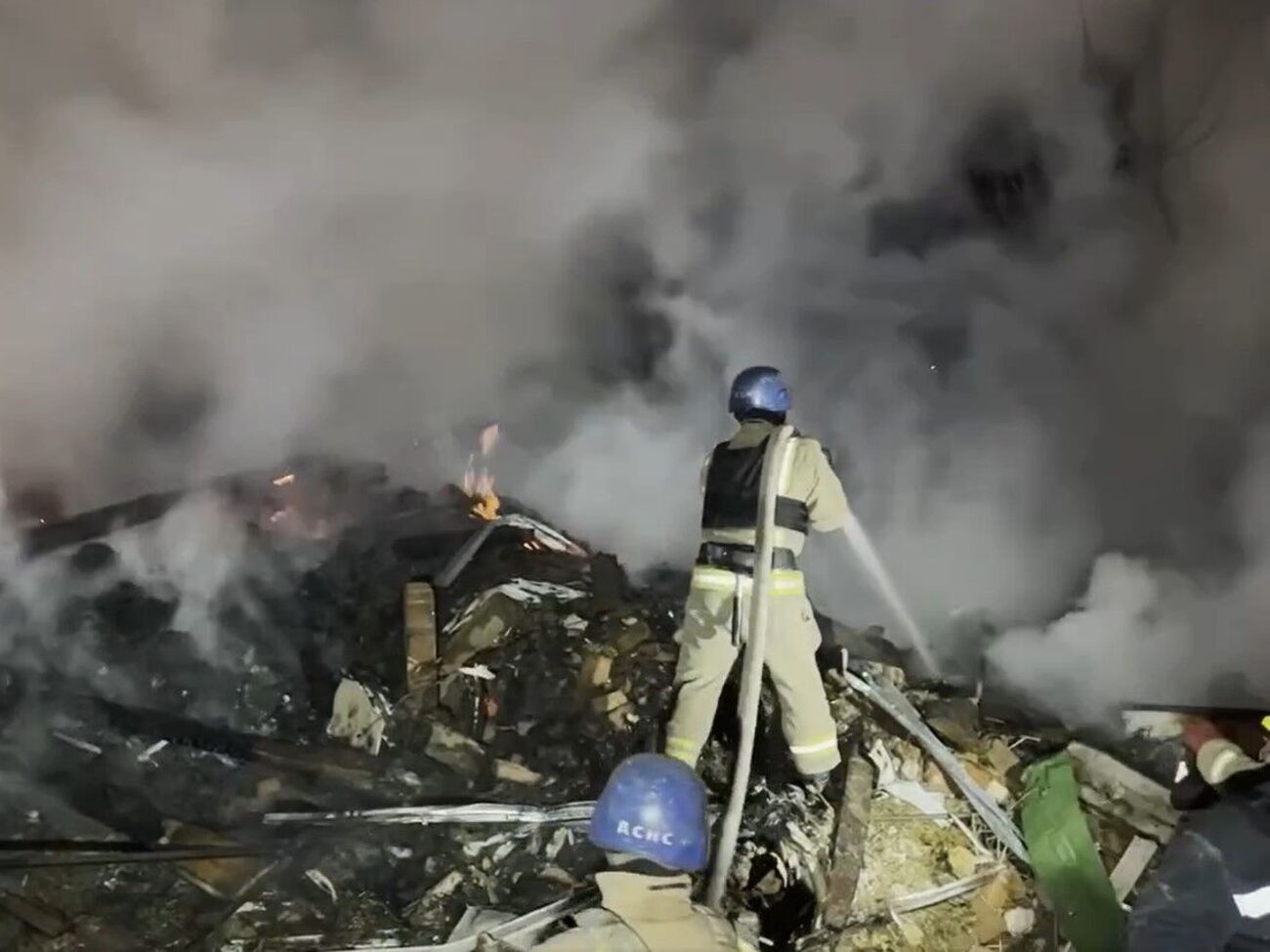 В результате атаки РФ в одном из домов спасатели обнаружили два тела супругов-пенсионеров, отметили в Сумской областной прокуратуре