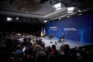 В случае задержки военной помощи от США Украина будет искать другие возможности покупать оружие, отметил Зеленский