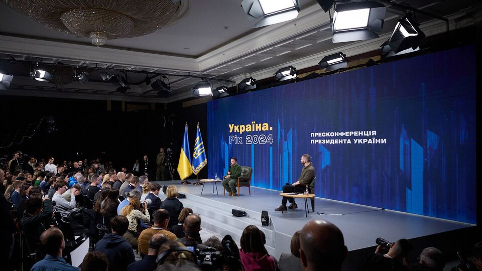 В случае задержки военной помощи от США Украина будет искать другие возможности покупать оружие, отметил Зеленский