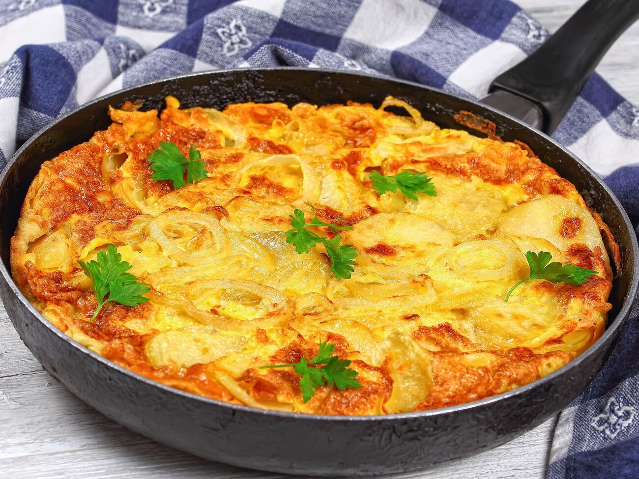 Тортилья всередині може бути трохи сирою