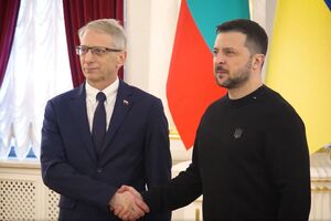 Зеленський повідомив, що на зустрічі з Денковим вони домовилися активізувати розвиток логістики й інфраструктури