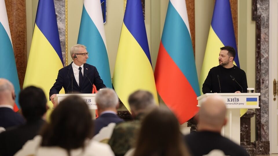 Денков (ліворуч) у Києві заявив Зеленському (праворуч), що Болгарія "солідарна з Україною в її битві за справедливий мир"