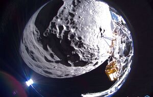 Беспилотный аппарат сел на Луне