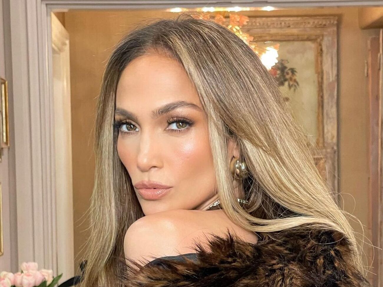 Лопес показала модный образ