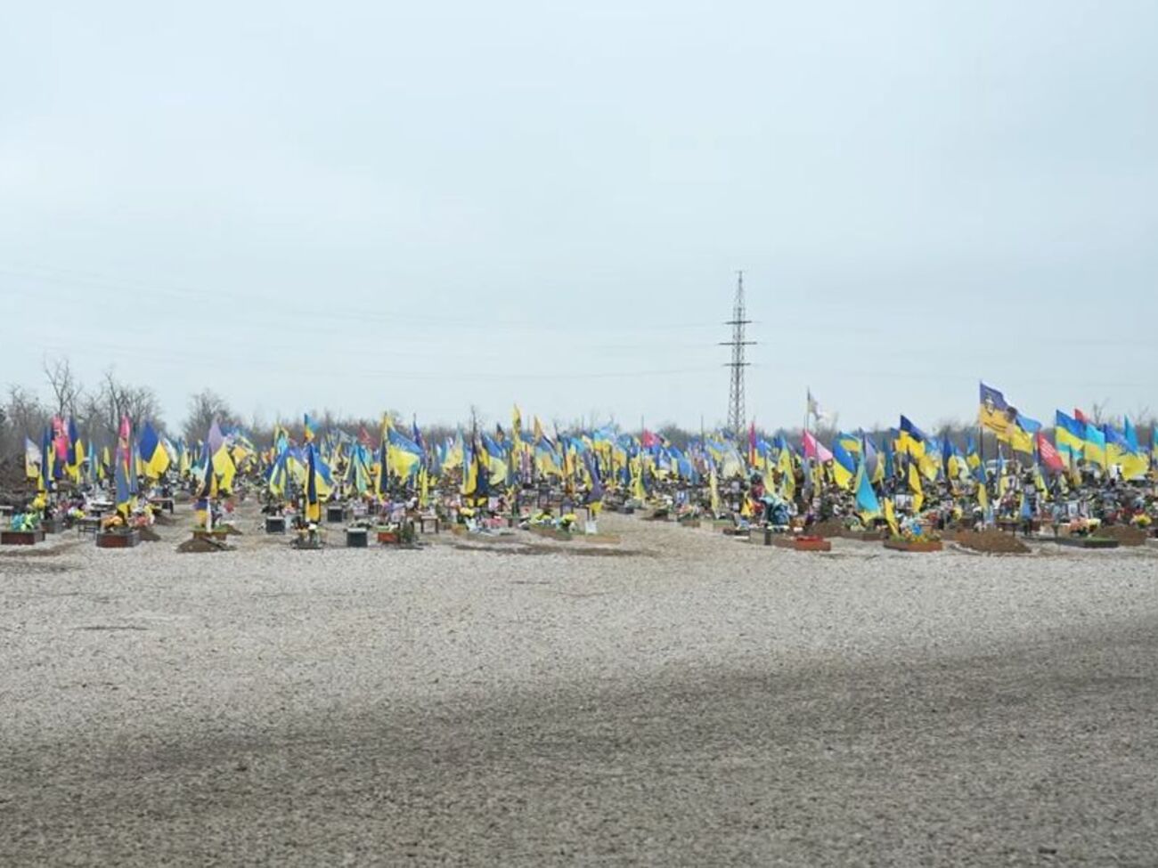 Родичів загиблих військових скеровують у конкретну ритуальну службу