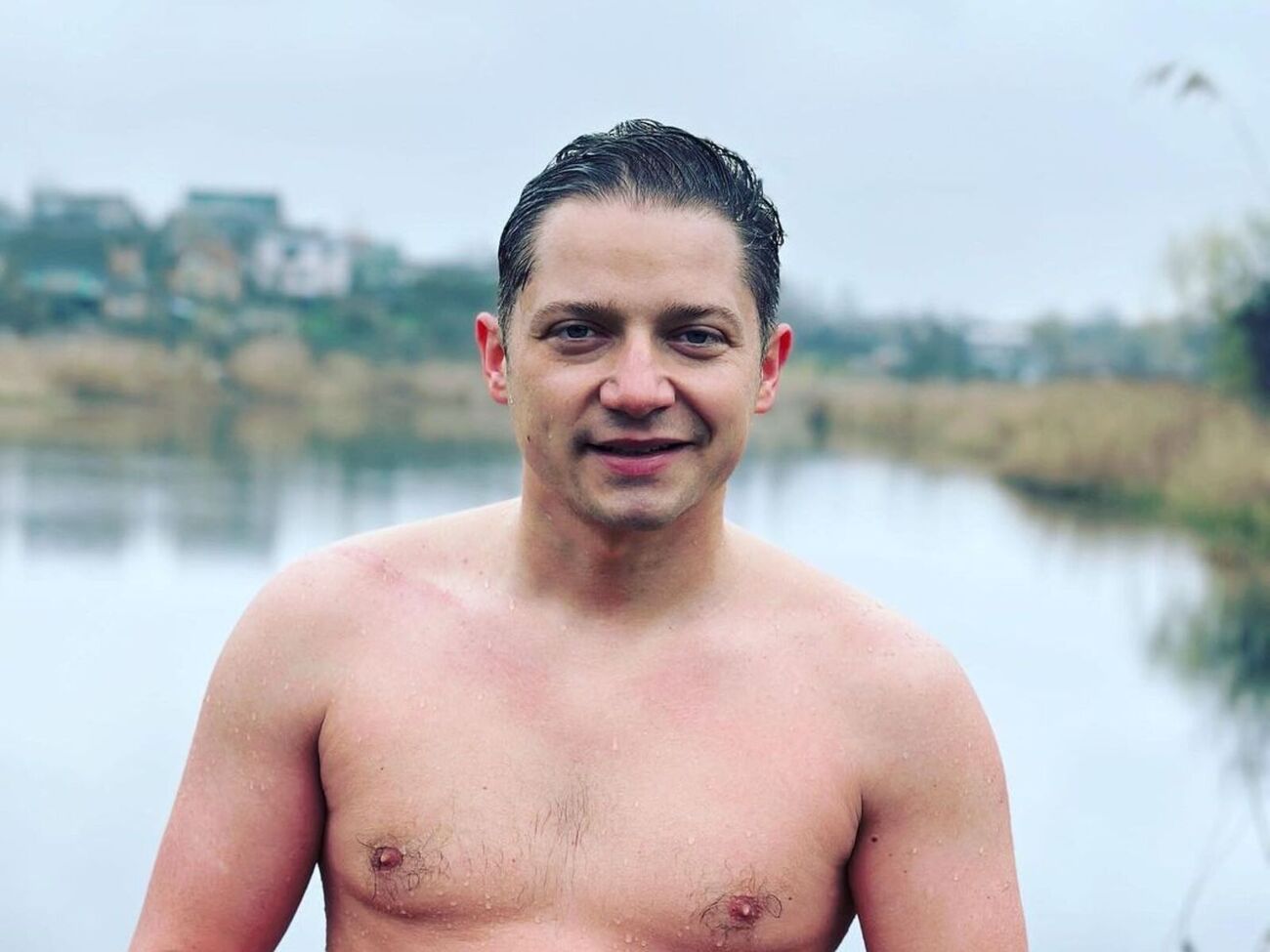 За словами подруги Ворожка, він був під водою в басейні приблизно 10 хвилин