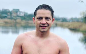 По словам подруги Ворожко, он находился под водой в бассейне около 10 минут