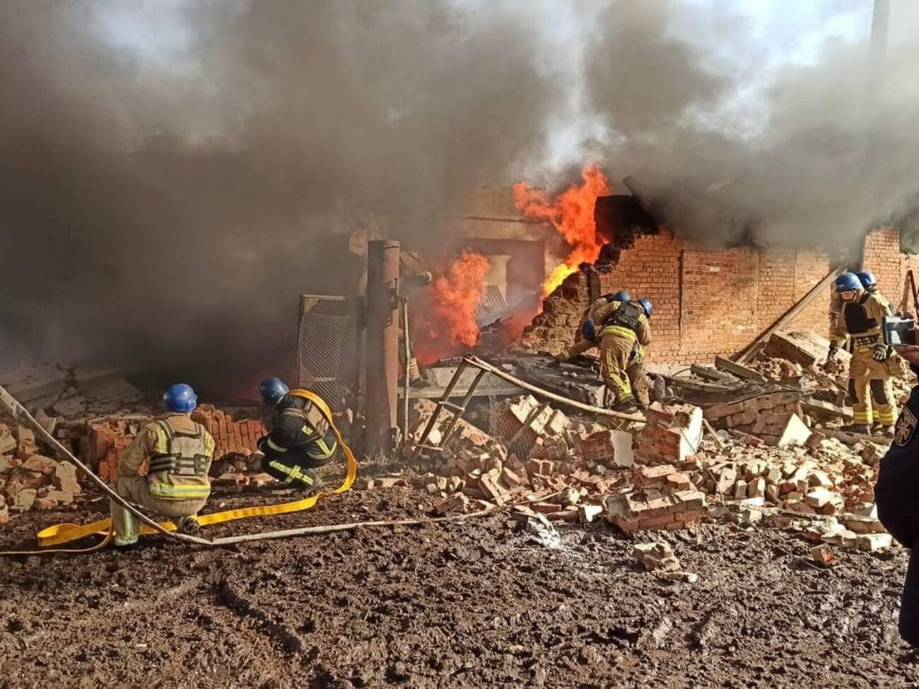 Оккупанты обстреляли из артиллерии село Хотень, отметили в полиции Сумской области