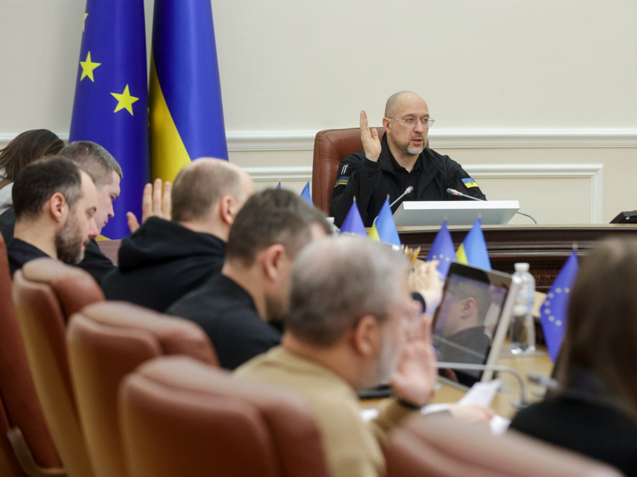Учасникам бойових дій, особам з інвалідністю через війну, деяким категоріям військовослужбовців безплатно нададуть послуги зубопротезування у лікарнях, зазначив Шмигаль