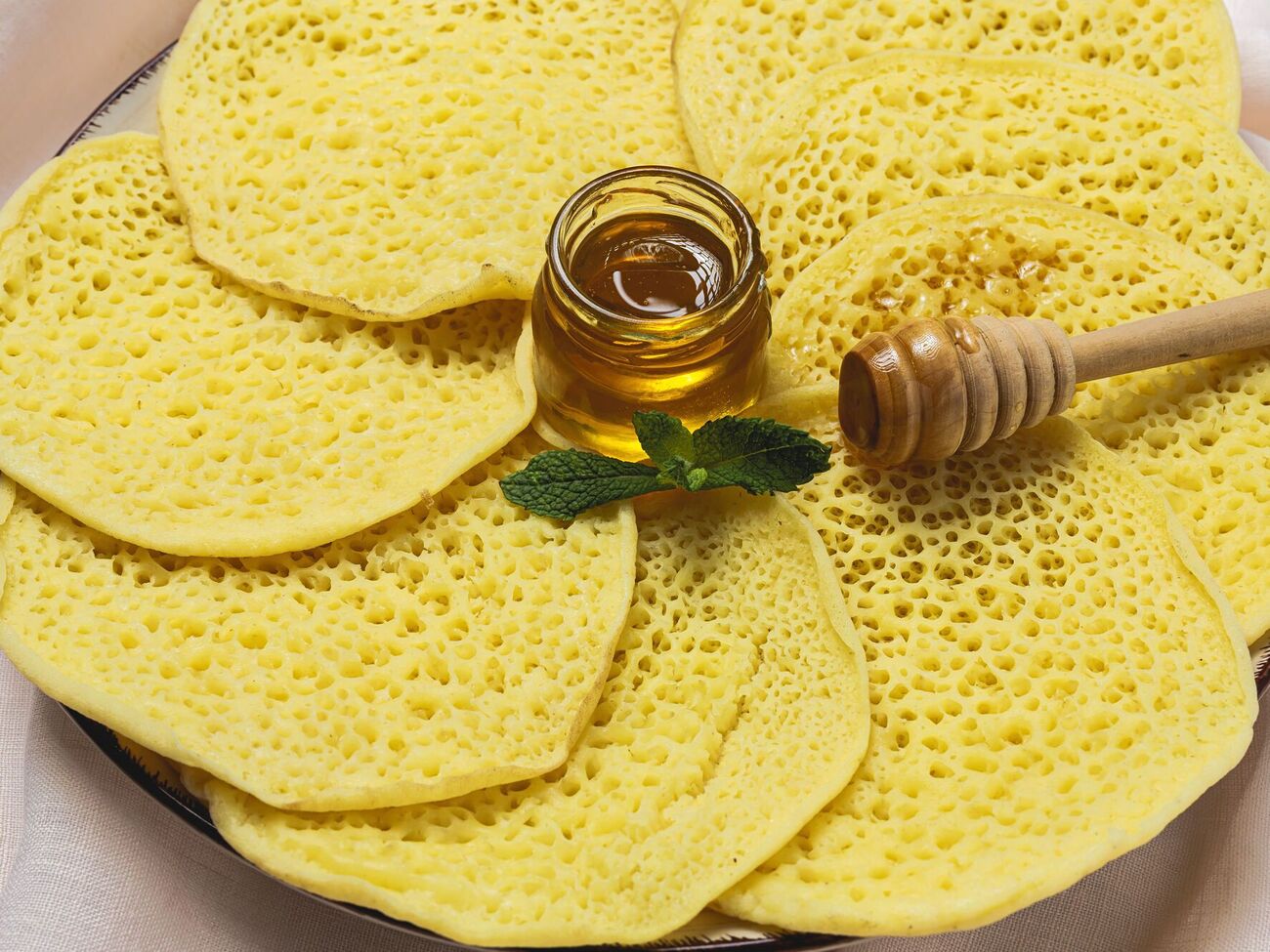 Для марокканських млинців підійде будь-яка начинка