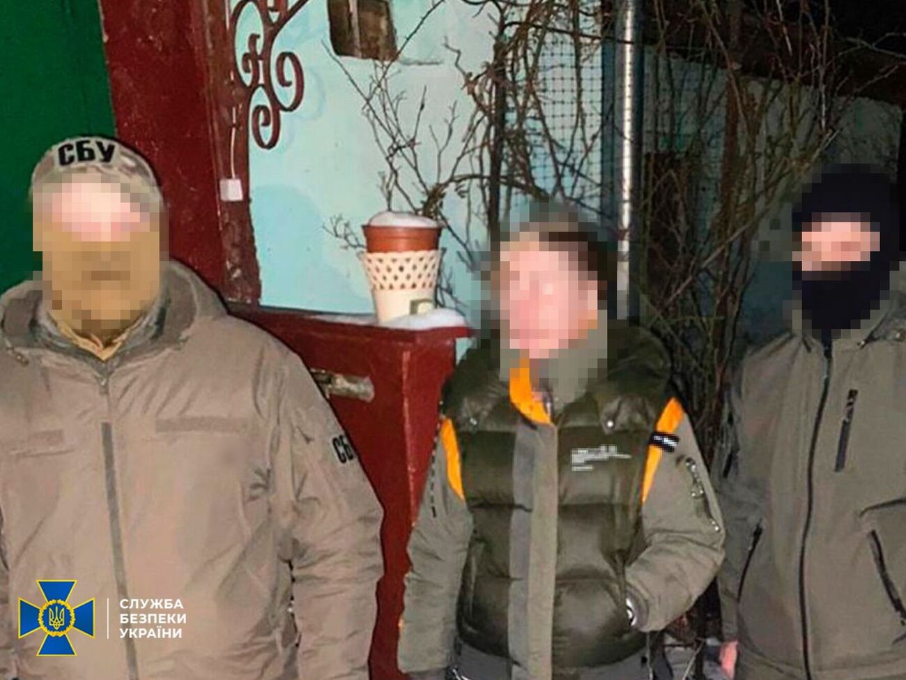 Подозреваемая находится под стражей без права внесения залога. Ей грозит пожизненное заключение