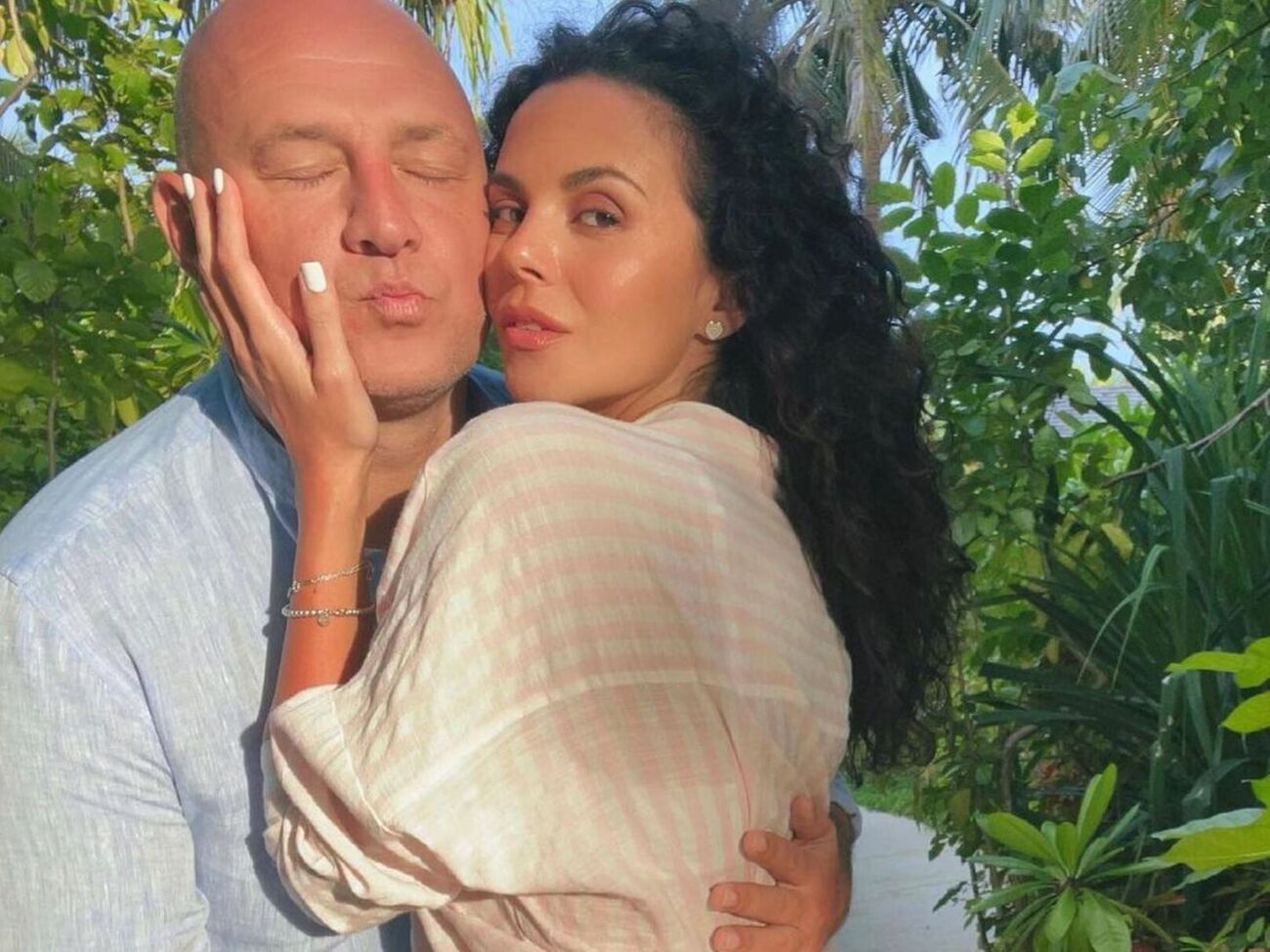 В шоу-бизнесе неоднократно появлялись слухи о разводе Потапа и Каменских. Ранее супруги их опровергали