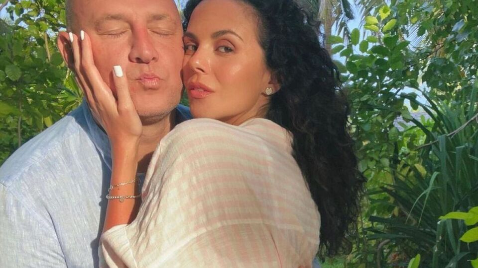 У шоу-бізнесі неодноразово з'являлися чутки про розлучення Потапа і Каменських. Раніше подружжя їх спростовувало