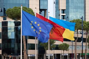 Кожна нація в Європі, яка дотримується принципів європейської та євроатлантичної спільнот і бажає бути членом цих спільнот, заслуговує на повноправну інтеграцію, зазначив Зеленський на саміті