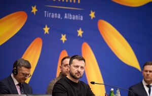 По словам Зеленского, в Украине работает уже около 500 оборонных компаний, однако этого недостаточно, чтобы победить Путина