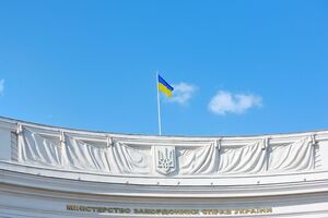 За даними соціологів, підтримує зовнішню політику керівництва України більшість жителів усіх регіонів країни