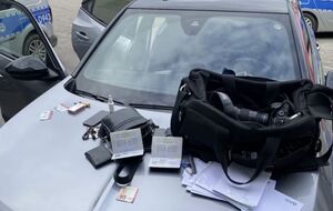 Машину журналістів обшукали й видалили частину інформації з карток пам'яті, кажуть в УП