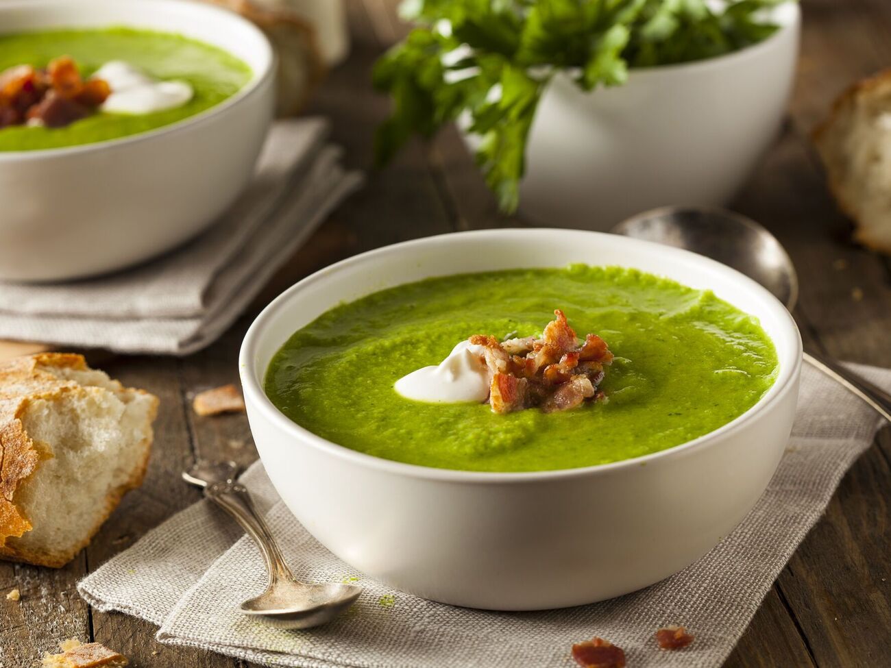 Варіть горох на маленькому вогні приблизно годину до готовності