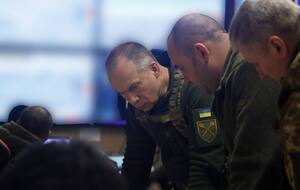 Сырский: При работе с командирами бригад основное внимание обращаю на то, как организована работа на пунктах управления по огневому поражению противника