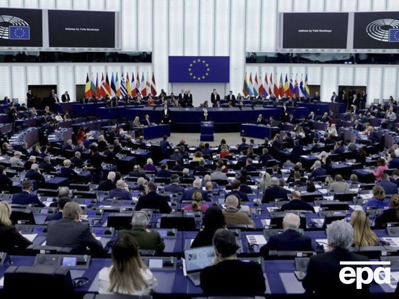Резолюция Европарламента призвана "дифференцировать гражданское общество России и режим, который сейчас существует в стране", пишет "Медуза"