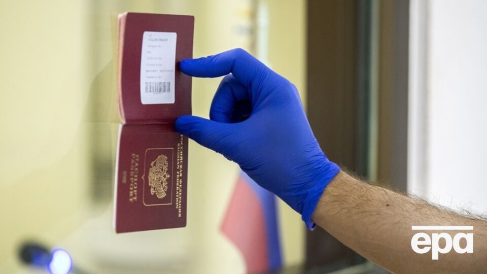 Відмову від громадянства РФ бізнесмени оформили на Кіпрі, пише видання