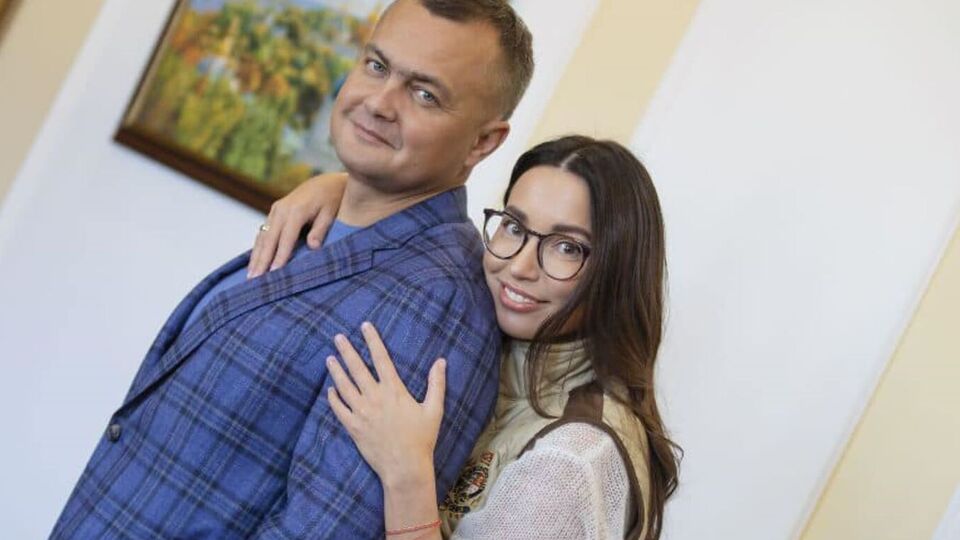 Аристова заявила, что муж начал изменять ей после того, как ушел в политику