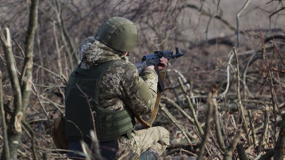 Украинские военные сдерживают наступление оккупантов на бахмутском направлении, отметили в ВСУ