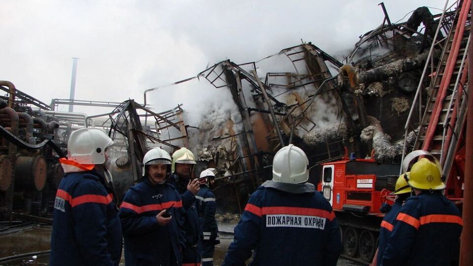 Российские власти утверждают, что на пожаре никто не пострадал
