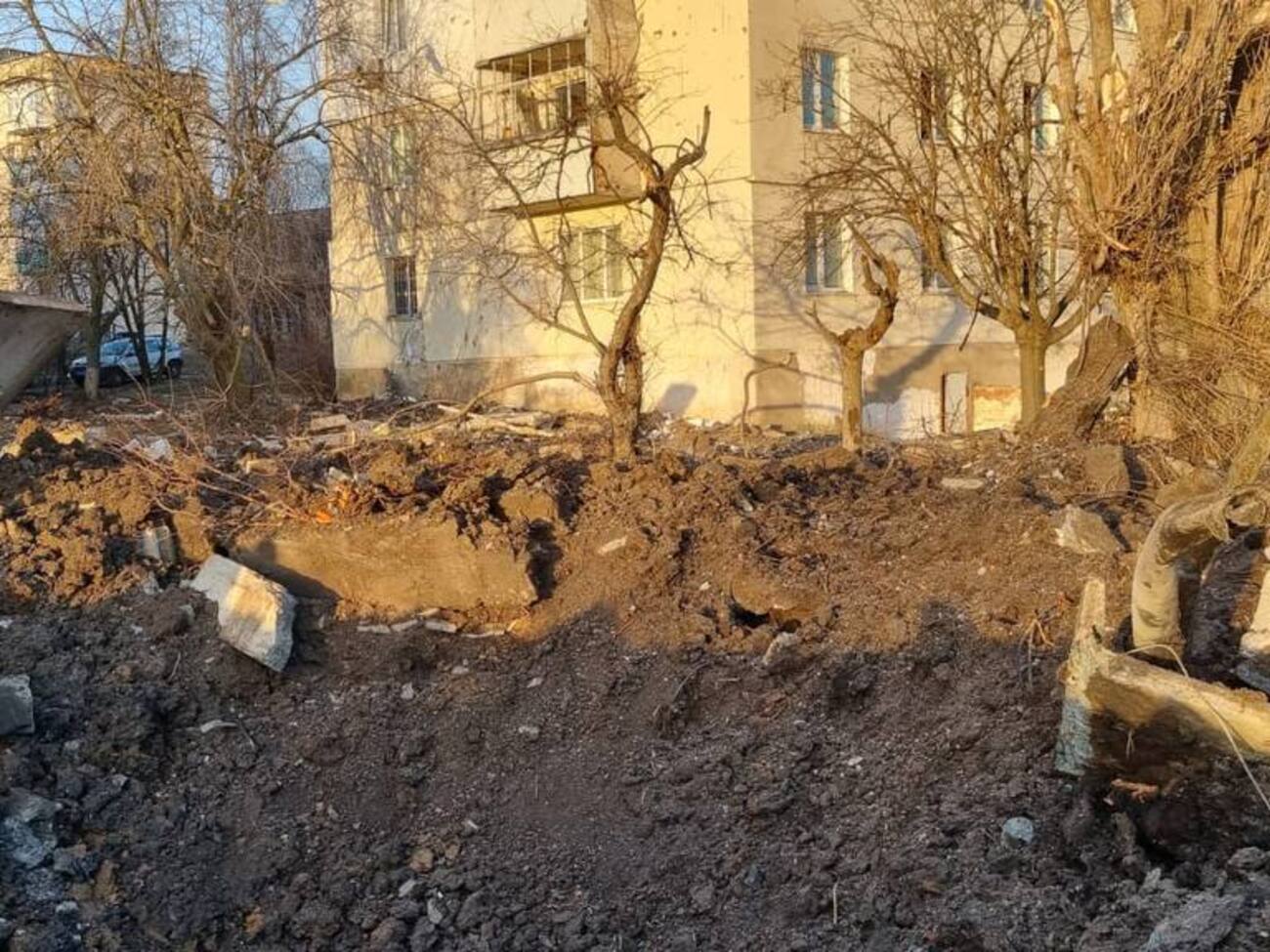 В результате вражеского удара повреждены девятиэтажный дом и частные жилые дома