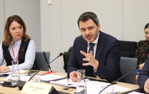 Раньше Путин сам "достигал" всех побед, как было с Крымом, но сейчас все поменялось. Он пытается переложить ответственность за войну на россиян