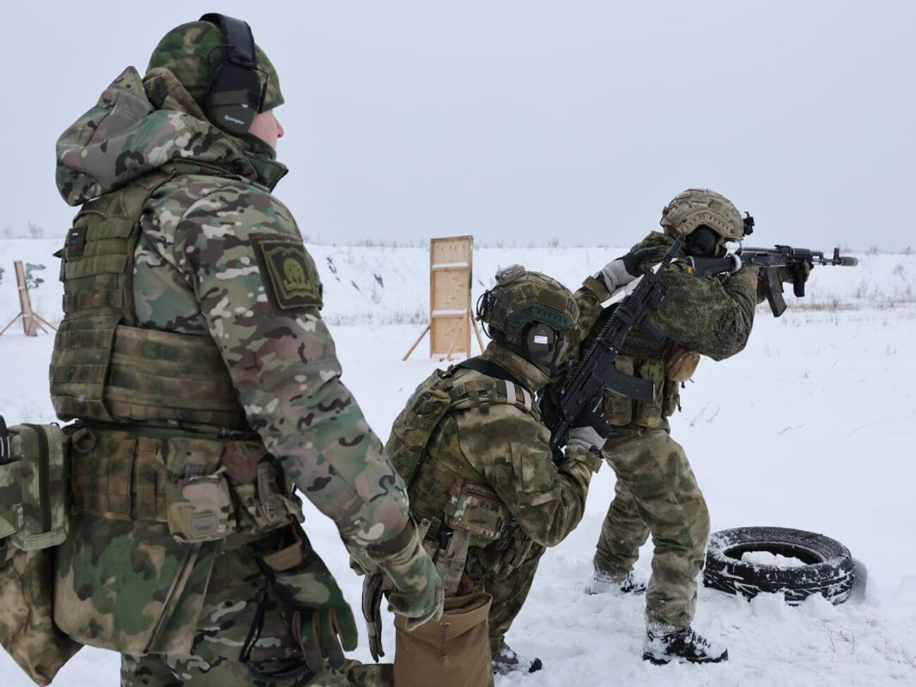 По данным центра, командует батальоном осужденный за жестокое убийство экс-полицейский