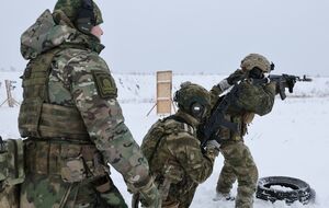 По данным центра, командует батальоном осужденный за жестокое убийство экс-полицейский