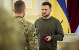 Зеленский наградил разведчиков за уничтожение катера РФ