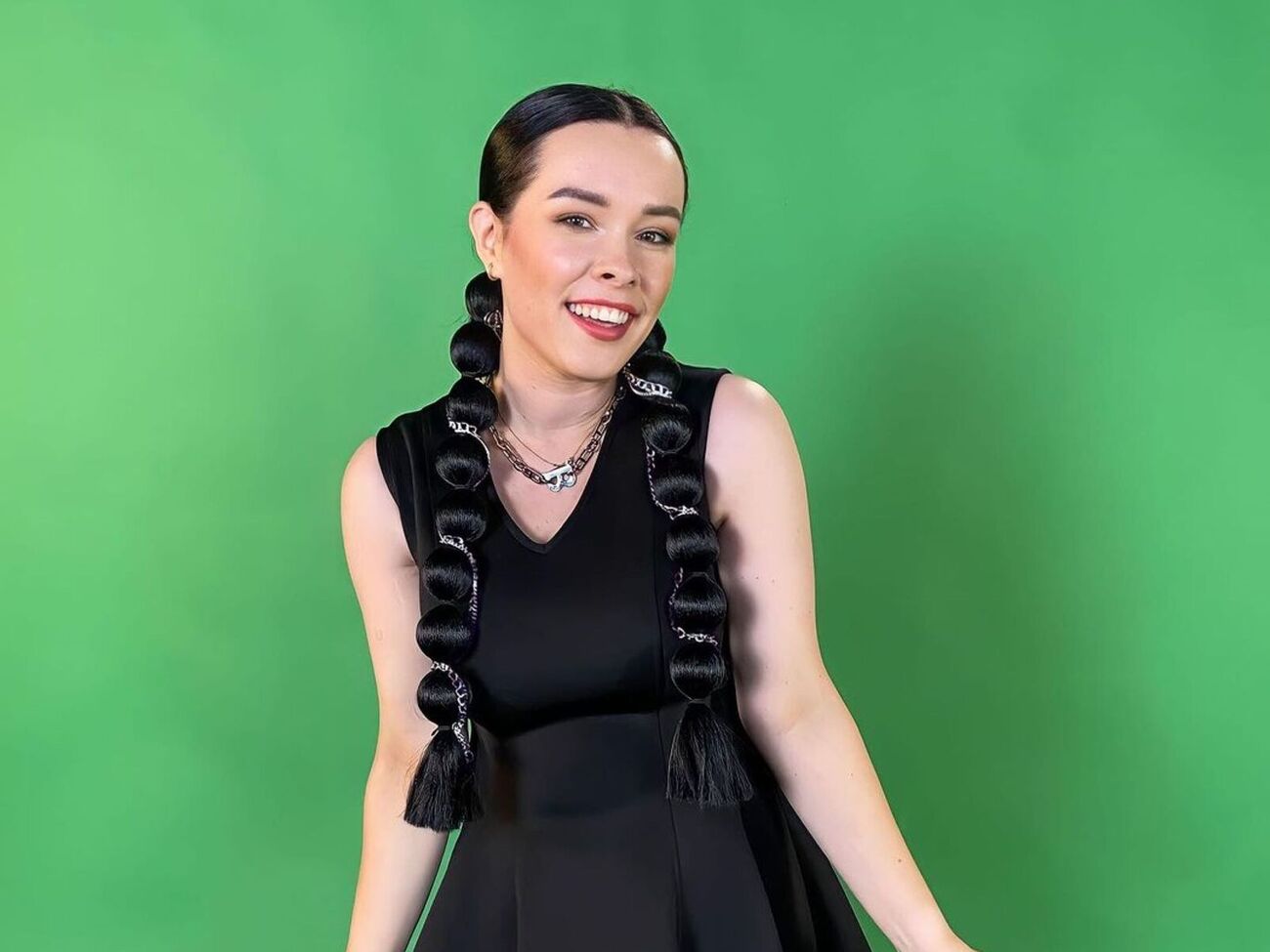 Переводчица на жестовый язык Заботкина стала звездой соцсетей после работы на украинском нацотборе на "Евровидение 2024"